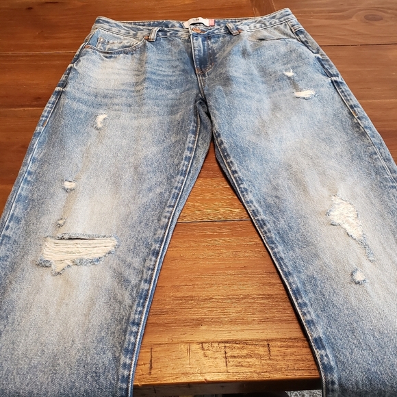 Cabi Malibu Jean Vintage Wash Boyfriend Distress Size 6 - Picture 4 of 11